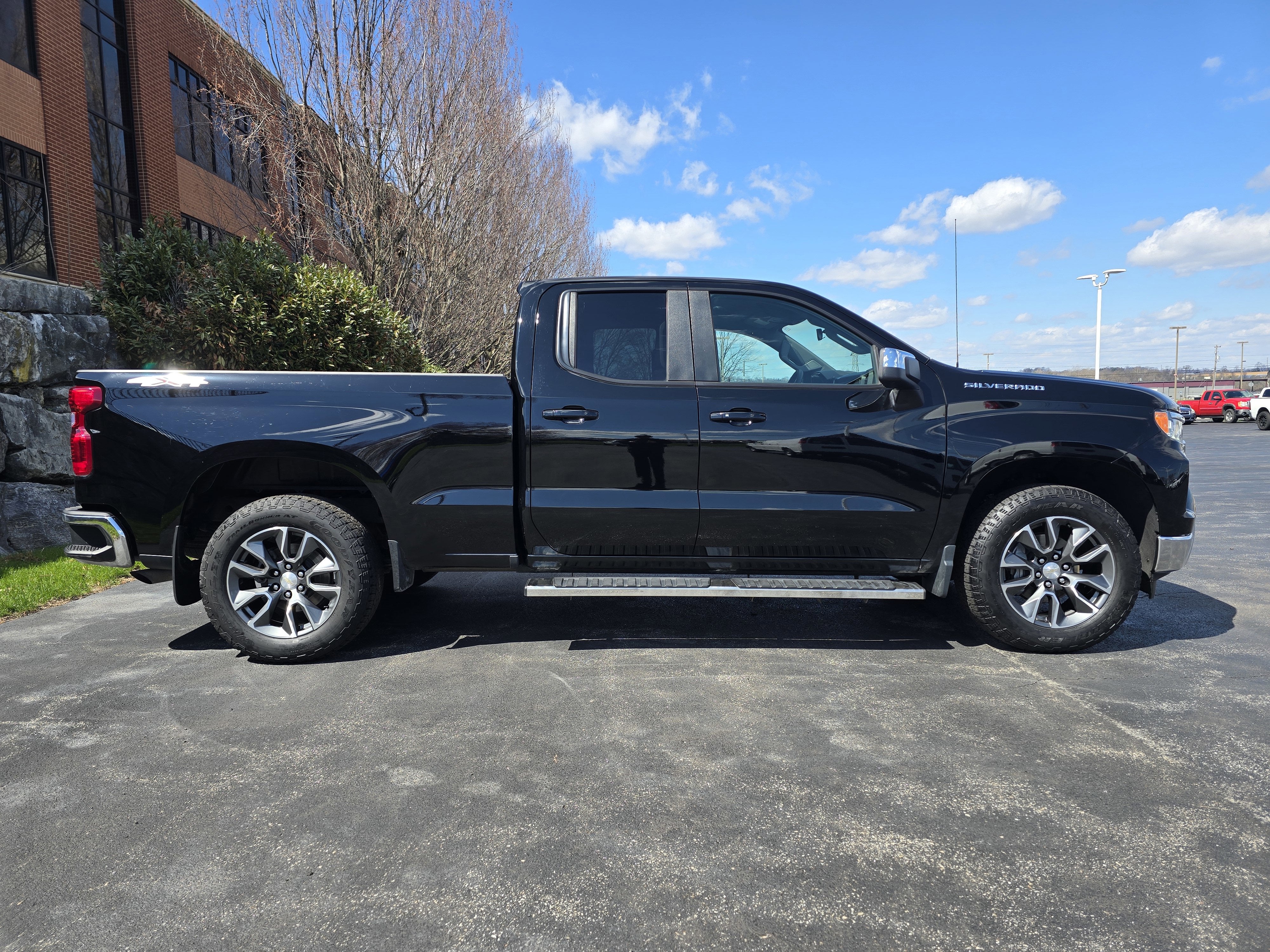 2023 Chevrolet Silverado 1500 LT (2FL)