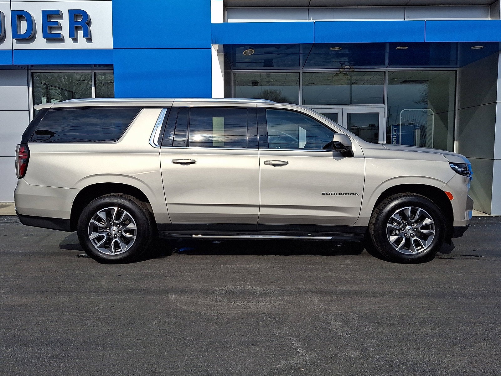 2024 Chevrolet Suburban LT