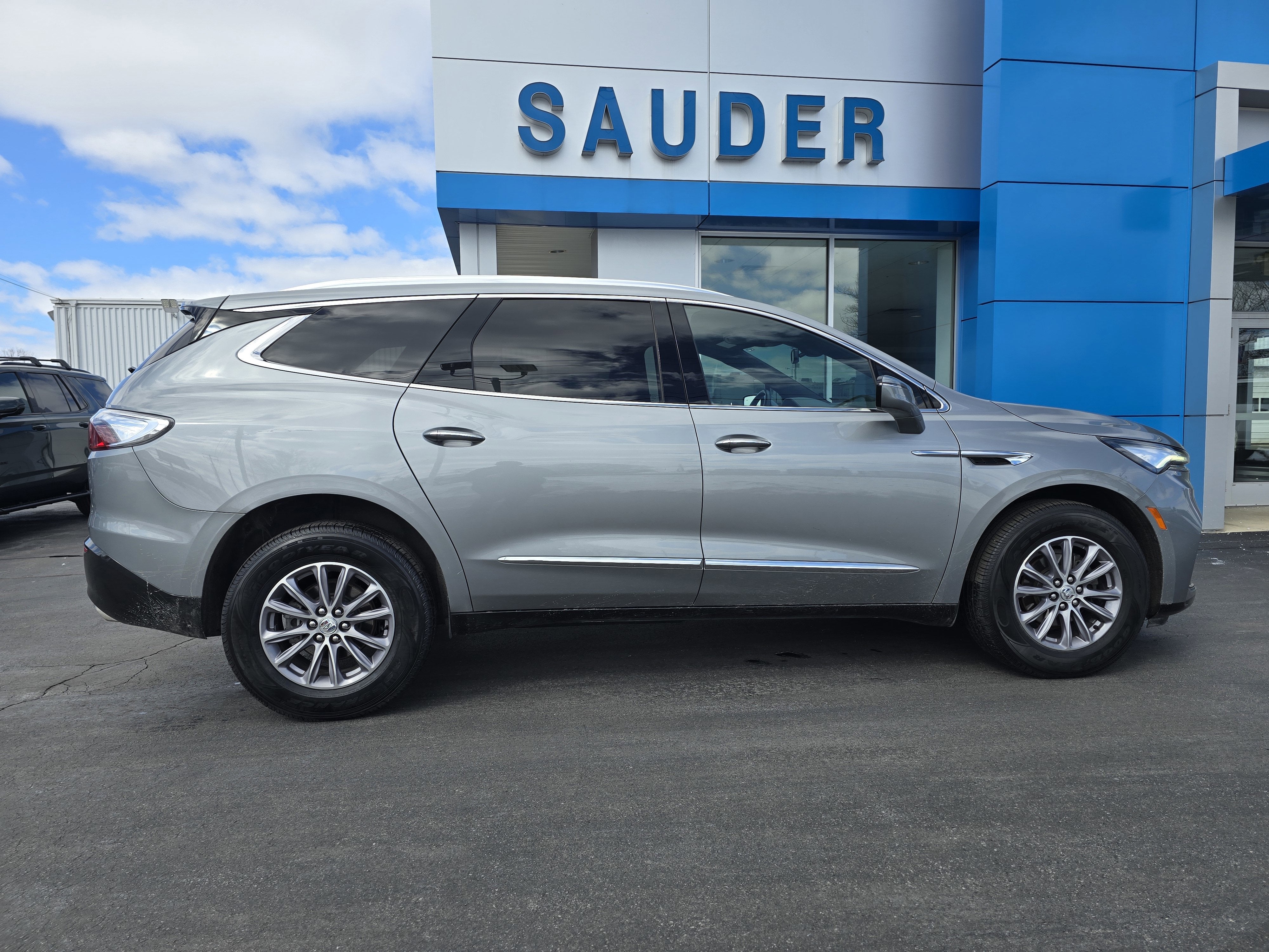 2023 Buick Enclave Essence