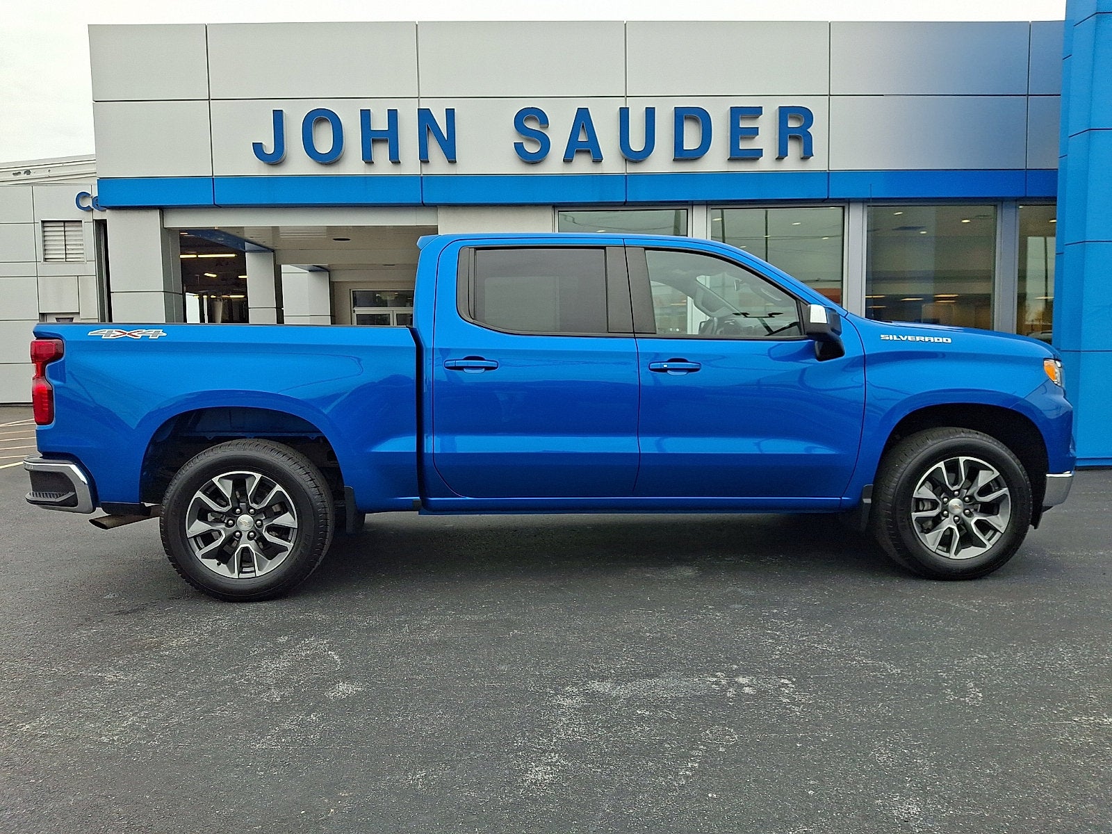 2023 Chevrolet Silverado 1500 LT