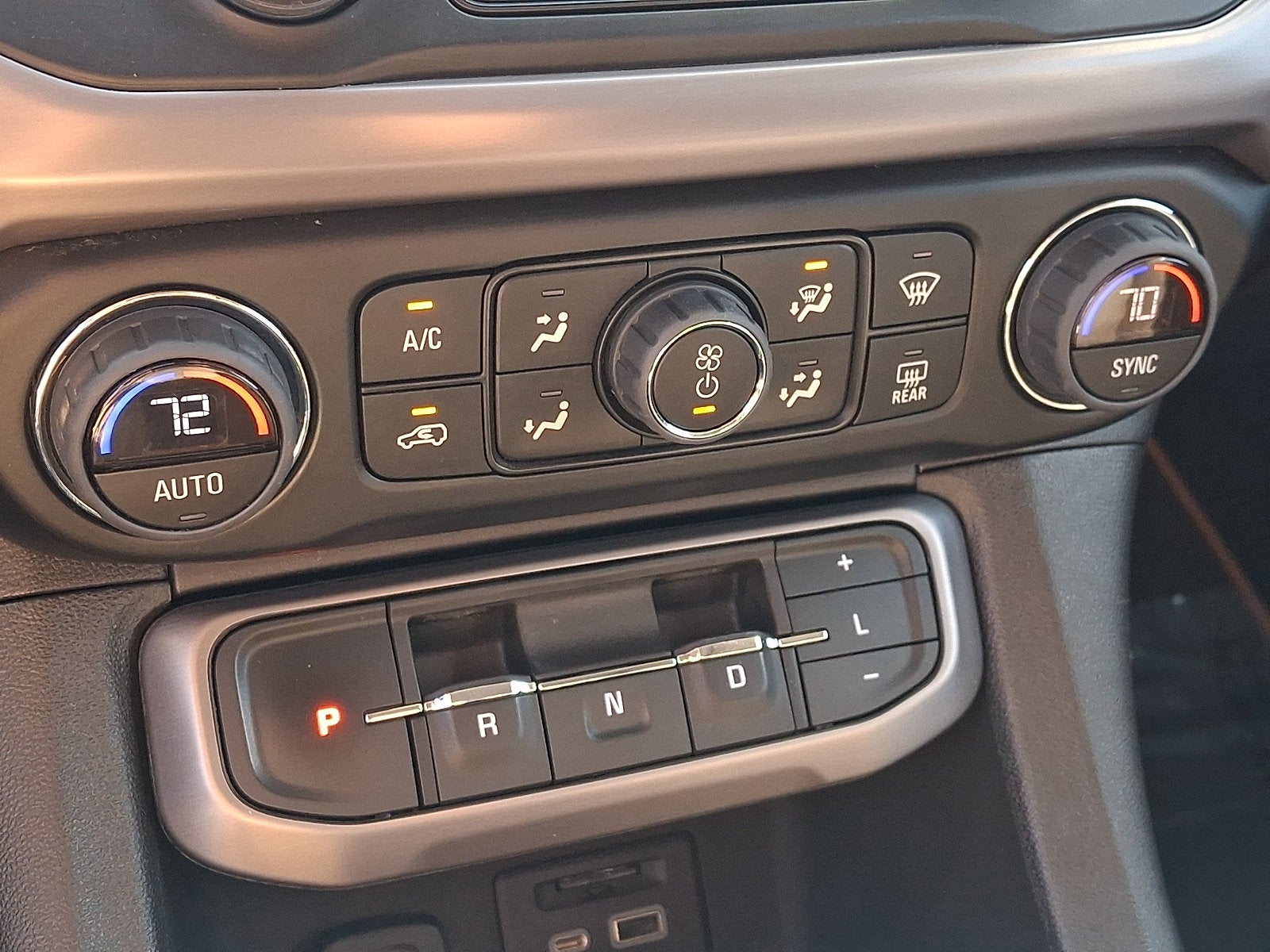 2023 GMC Acadia AT4