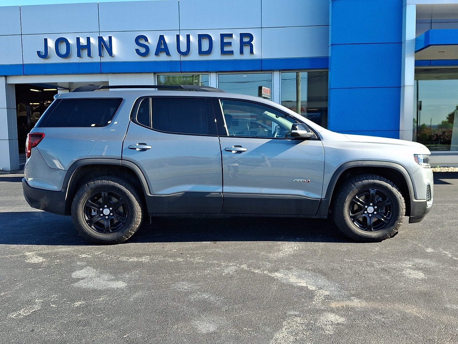 2023 GMC Acadia AT4