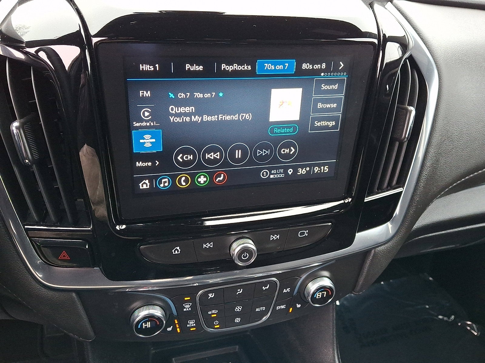 2023 Chevrolet Traverse LT Cloth