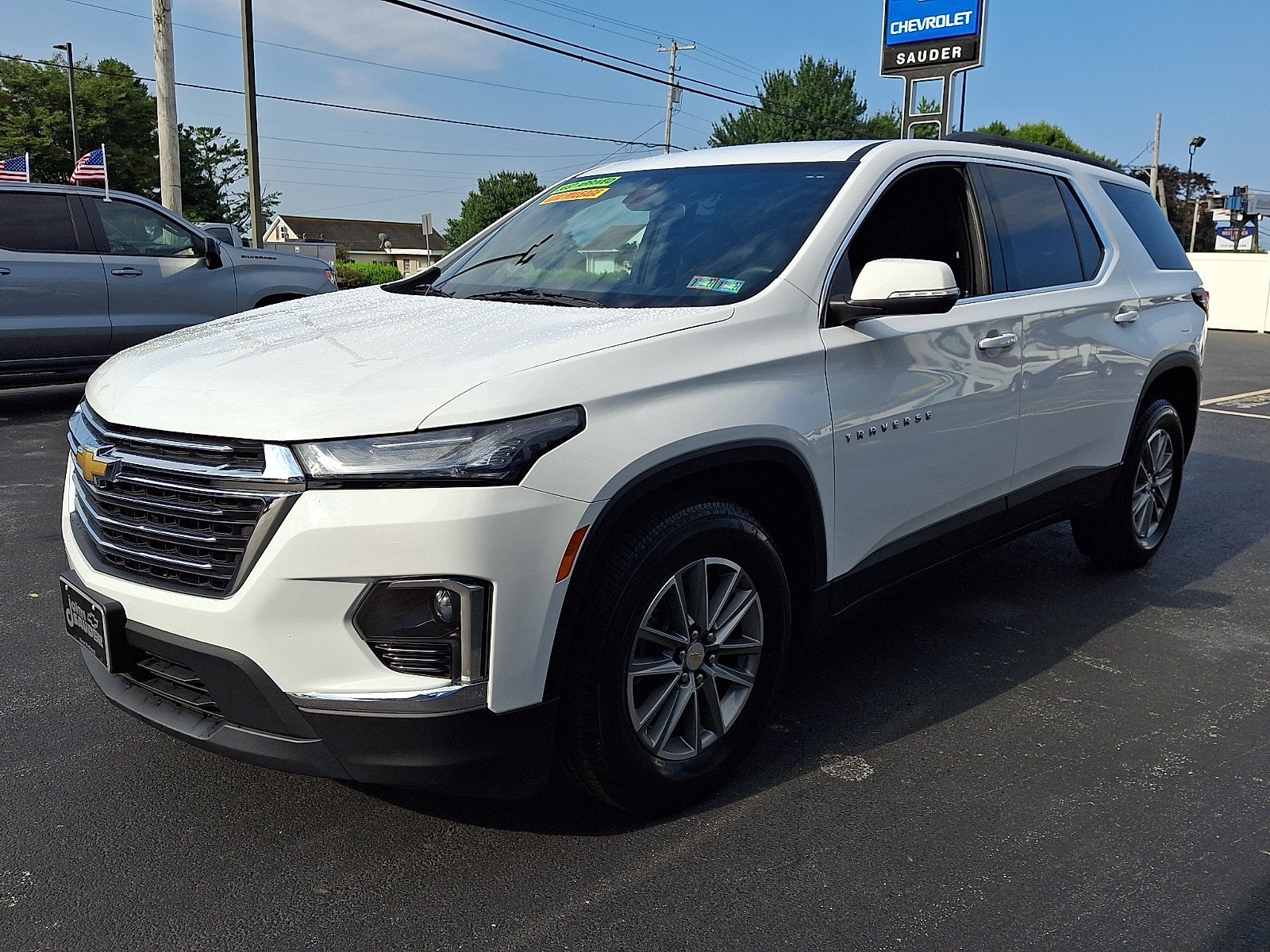 2023 Chevrolet Traverse LT Cloth
