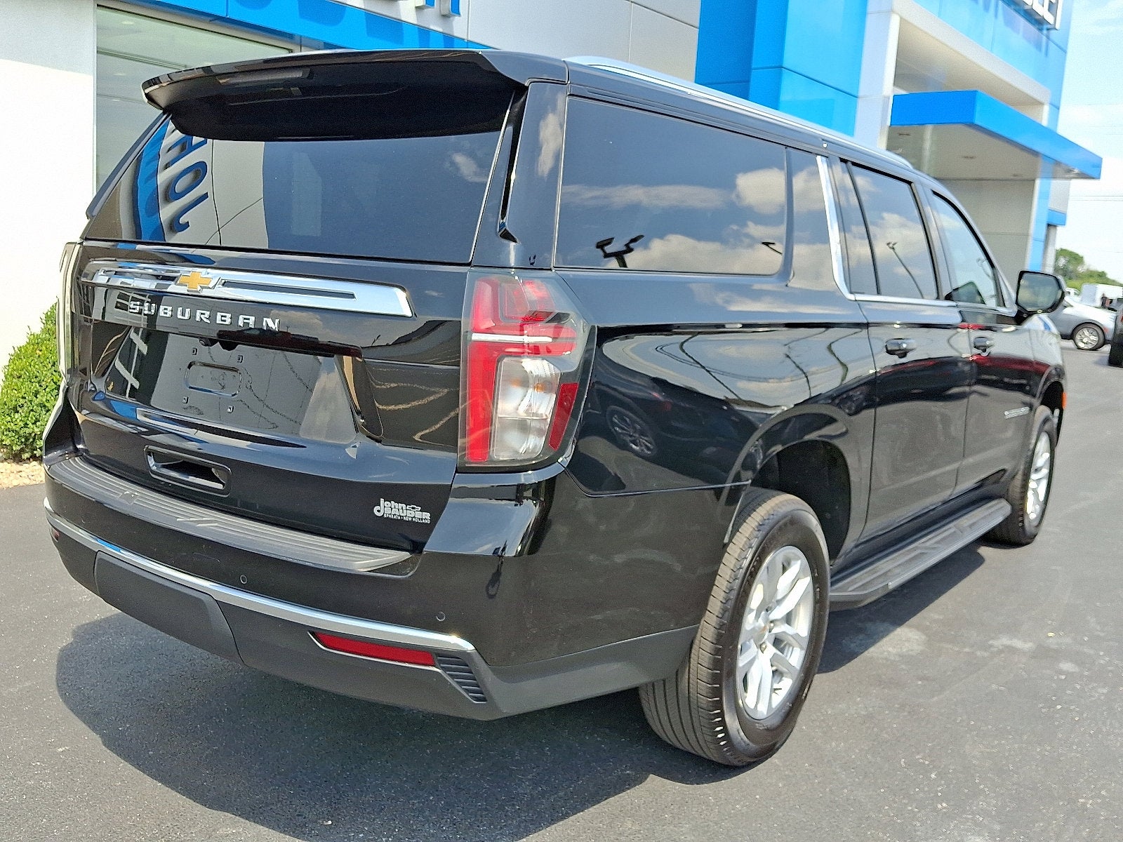 2024 Chevrolet Suburban LS