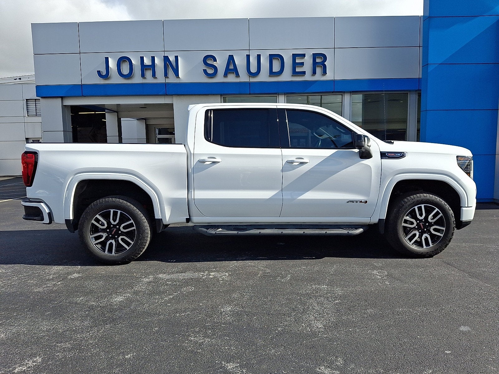 2024 GMC Sierra 1500 AT4